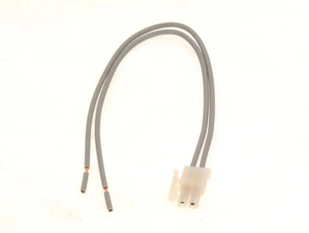 Graues Kabel mit zwei Drähten und einem Molex-Stecker, verwendet in elektrischen Anwendungen, möglicherweise von Bosch.